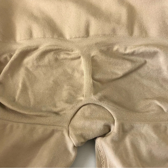 ASSETS by SPANX Women's High-Waist Mid-Thigh Shapewear size 1X - Picture 6 of 7